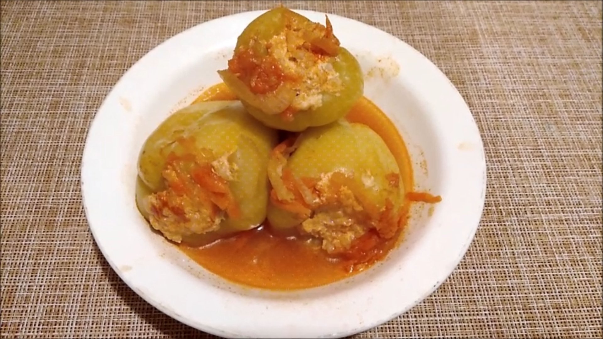 Фаршированные перцы с куриным фаршем.mp4 смотреть онлайн