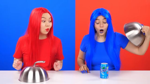 Красная еда vs Синяя еда Челлендж с KaZaZa Challenge смотреть онлайн