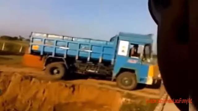 Страшные несчастные случаи тяжелого снаряжения Безумные водители! смотреть онлайн