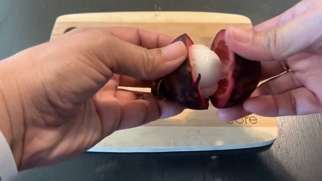 How to eat and cut open mangosteen fruit смотреть онлайн