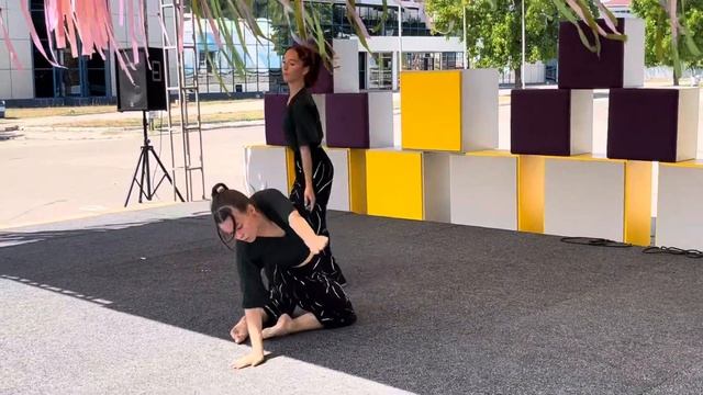 Проблески во тьме Дуэт Адам Софии и Карловой Анастасии. Contemporary в Кишиневе Dallas dance center смотреть онлайн