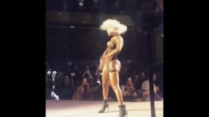 Teyana Taylor goes off dancing to Future's «Mask Off» on runway (NYFW 2017)