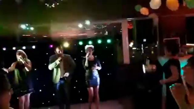 Musikgruppe Dotschki Cover Chörnie glasa. Песня Чёрные глаза группа Дочки смотреть онлайн
