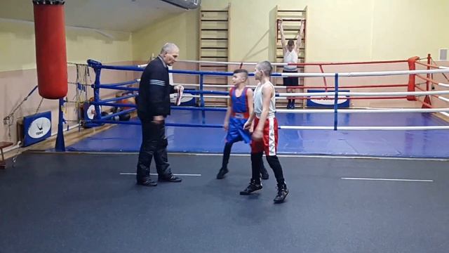 Моменты с тренировки боксеров. Исаев Тимур 89045121209. Санкт Петербург, Владимирский Пассаж. смотреть онлайн