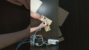 подставка для телефона из фанеры.