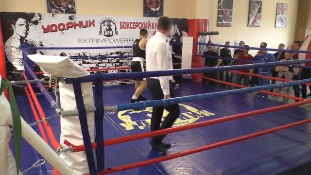 Как боксируют Игровик против ударника смотреть онлайн