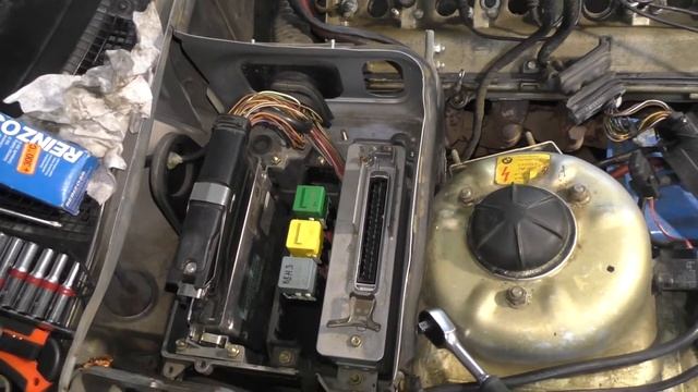 [Ремонт] [13] - BMW e34 Моторчик печки (снятие) Часть 1 смотреть онлайн