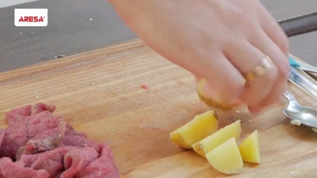Готовь как шеф 34 серия. Салат с говядиной "Дор-Блю" смотреть онлайн