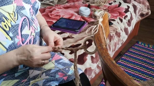 Просто поговорим по душам. Сижу, плету кашпо для цветов. смотреть онлайн