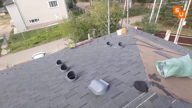 ЗАКРЫВАЕМ ПОСЛЕДНИЙ СКАТ МЯГКОЙ ЧЕРЕПИЦЕЙ. УСТАНАВЛИВАЕМ 7 ТРУБ И 3 РЯДА СНЕГОЗАДЕРЖАТЕЛЕЙ смотреть онлайн