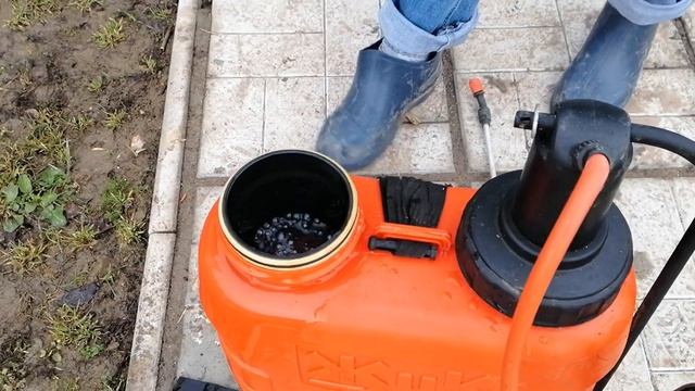 САДОВЫЙ ОПРЫСКИВАТЕЛЬ ЖУК ПОСЛЕ 3 ЛЕТ/ЧТО СЛОМАЛОСЬ? ЧАСТЬ I. Продолжение следует... смотреть онлайн