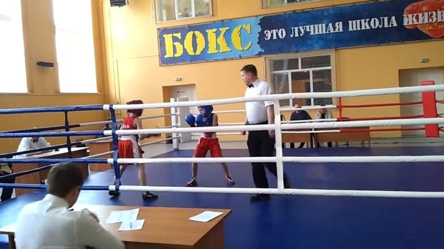 победил боксер в красном углу смотреть онлайн