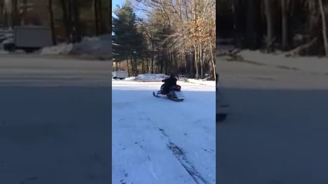 Little kid on snow sled смотреть онлайн