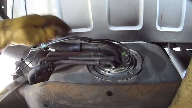 Fuel Pump Replacement -Chevy Truck (1997 C1500 5.7L ) смотреть онлайн