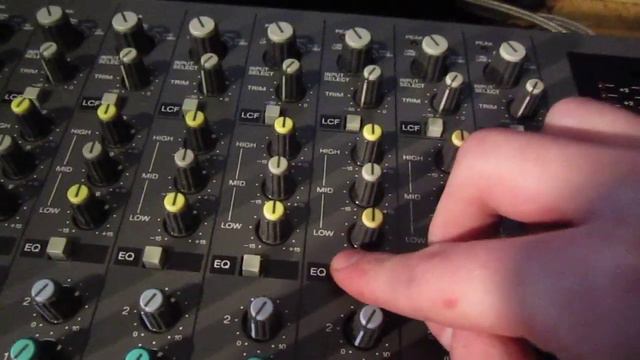 Demonstrating a Sony MXP-210 Audio Mixer смотреть онлайн