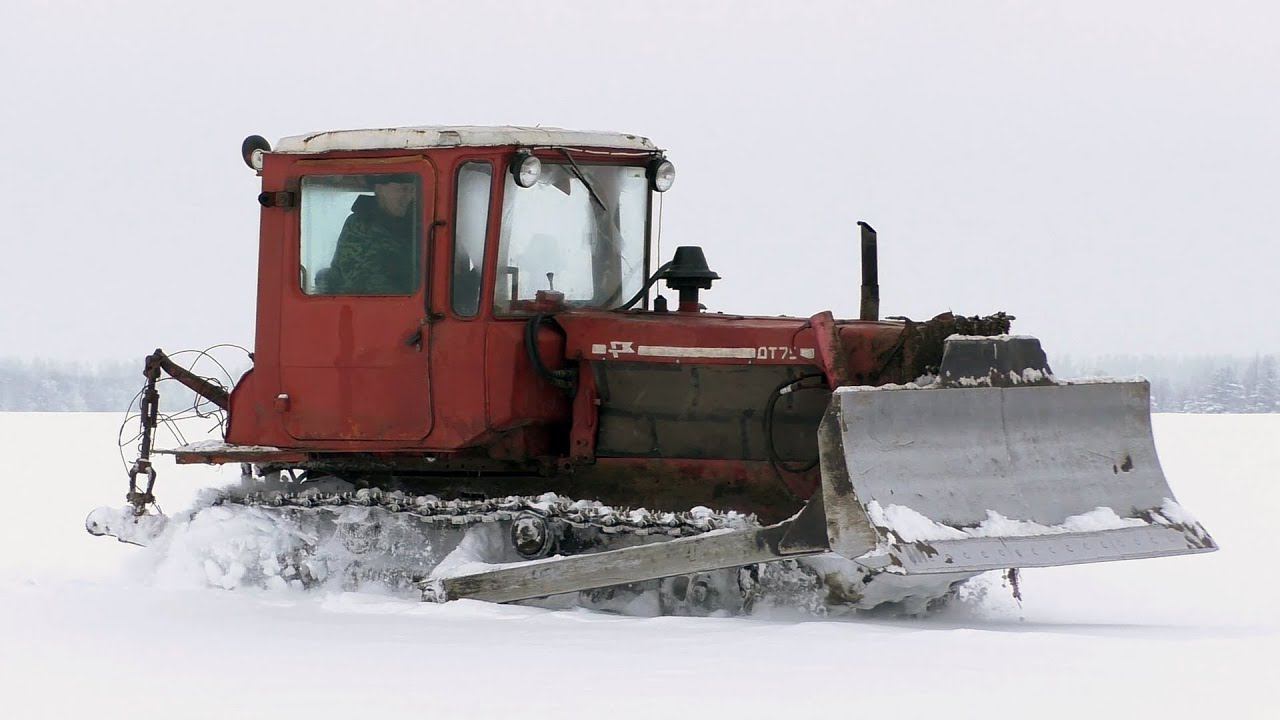 По заснеженным полям на ДТ 75. смотреть онлайн