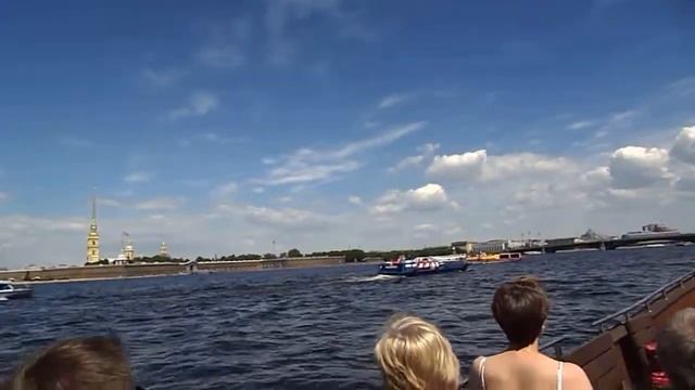 Прогулка на лодке в Санкт-Петербурге .Русло Невы.17.06.2017г смотреть онлайн