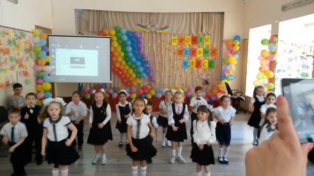 Мы маленькие звезды. Школа 105, 1-Б смотреть онлайн
