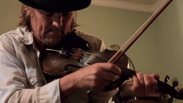 Daniel Lapp Teaches the DigiTech Trio with a Fiddle смотреть онлайн