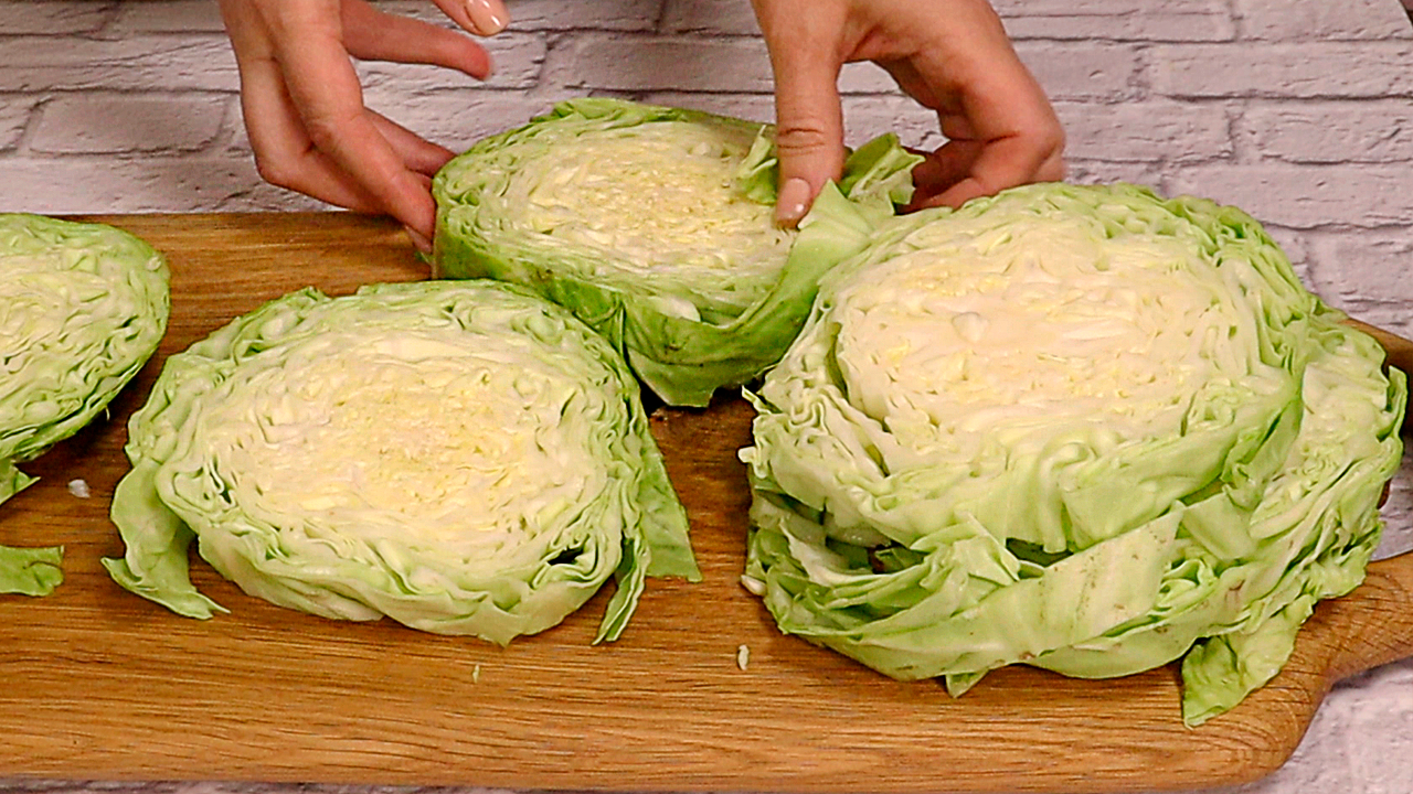 Рецепт из капусты тоже может удивить. И почему я раньше не знала этот рецепт Капуста и фарш Вкусный смотреть онлайн