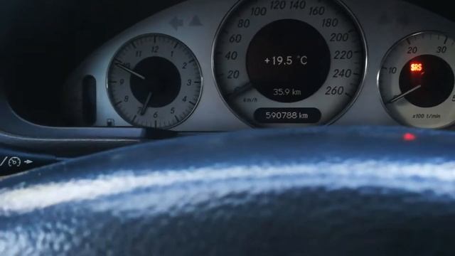 Mercedes Benz W211. Смотрим уровень масла в двигателе 2.7 CDI смотреть онлайн