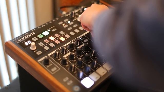 Hunter (Bjork/Mark Bell) Arturia Drumbrute Demo смотреть онлайн