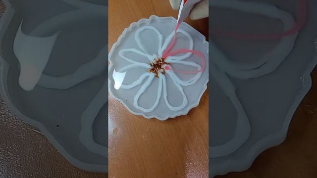 как сделать цветок из эпоксидной смолы. #своимируками #эпоксиднаясмола #смола #подстаканники смотреть онлайн