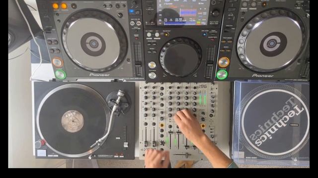 ELA//404 presents #1: OSD. 3 deck groovy old school techno mix смотреть онлайн