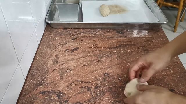 Breadmaker Kenwood BM250 Sticking Sesame seed to top of dough смотреть онлайн