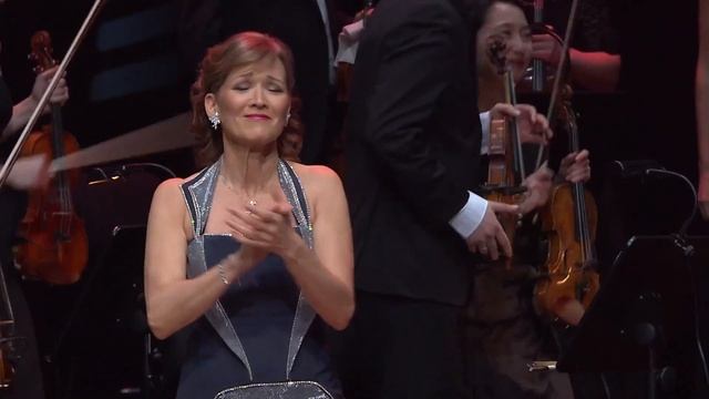 Katica Illényi - Step by Step / Mambo No.5 смотреть онлайн