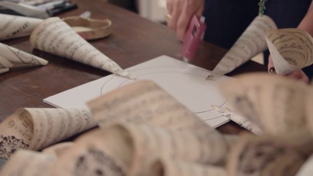 How to Make a Door Wreath Using Old Books смотреть онлайн