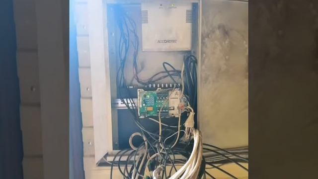 Процесс демонтажа системы видеонаблюдения для последующей сборки. смотреть онлайн