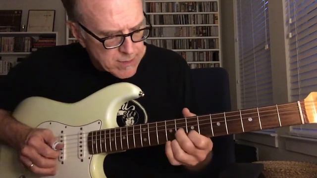 Fender Stratocaster AVRI 57 vs AVRI 65 смотреть онлайн