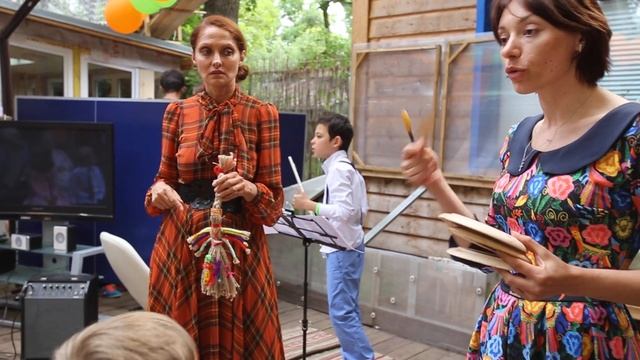 Русские игрушки и роспись хохлома. Seymour House School Moscow смотреть онлайн