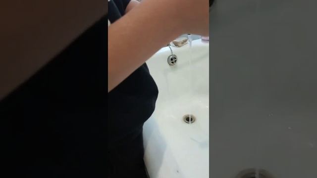 КАК ПРАВИЛЬНО МЫТЬ КРАСНОУХИХ ЧЕРЕПАШЕК!?? смотреть онлайн