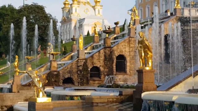 Чудеса нашей планеты: потрясающей красоты фонтаны Петергофа! Август - 2018. смотреть онлайн