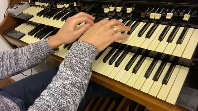 Hammond H-100 - Que Sera Sera - Chim Cheree- Favourite Things Medley - Bill Tustain смотреть онлайн