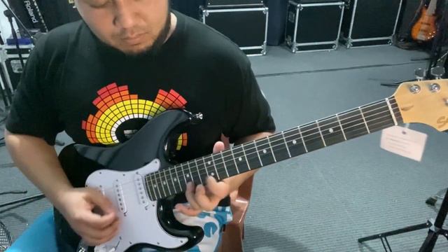 Squier Stratocaster HT (MM) - Mikko Music Review смотреть онлайн
