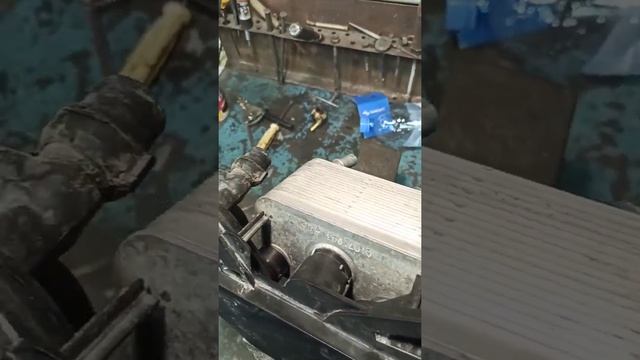 BMW X5 E53 - слетел теплообменник АКПП!  Бюджетно устраняем проблему!