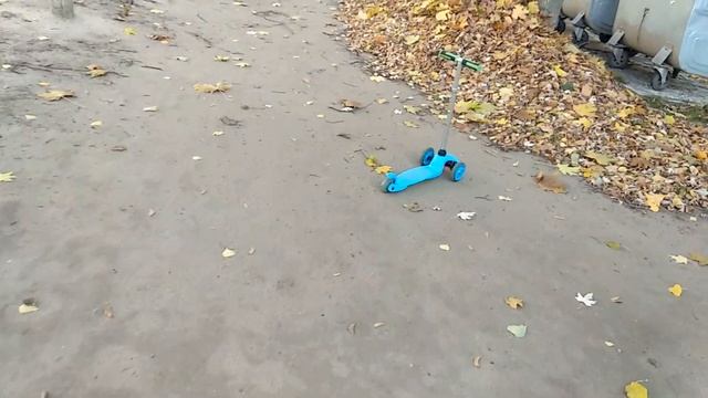 Уборка в доме. На улице сносит ветер. Подарок с фестиваля роботов. смотреть онлайн