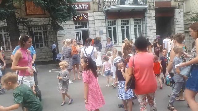 Детские игры на площади Театра оперетты в Пятигорске 2 августа 2019 смотреть онлайн