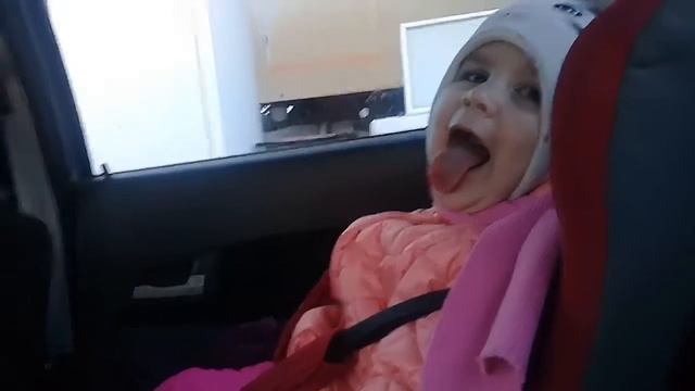 Лиза показывает язык смотреть онлайн