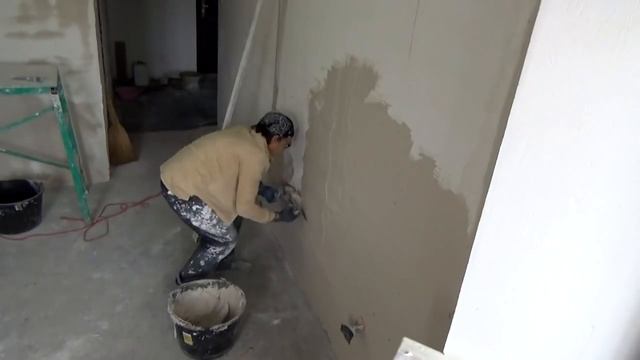 Шпатлевка стен Фугеном или штукатурка. Ремонт трешки.