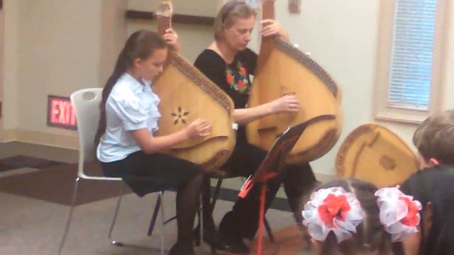 Eliza Hagy performs "Joyful Frogs" on the bandura - composition by Oksana Herasymenko смотреть онлайн