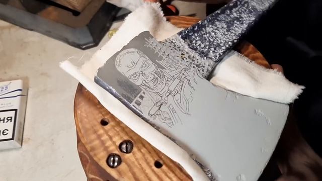 Drawing on metal. Ax restoration. How to draw robots on metal смотреть онлайн