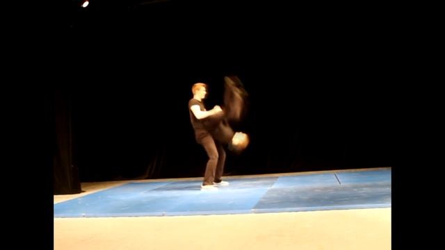 Парная акробатика в ВТУ им. Щепкина, экзамен по сценическому движению! Крутые поддержки! смотреть онлайн