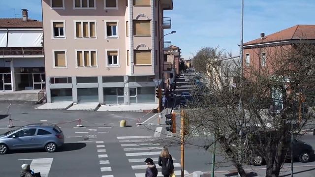 Улицы Лоди 8 марта: дамы с собачками, стильные пенсионеры и красивая молодежь смотреть онлайн