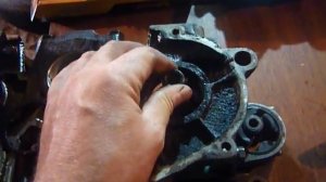 ВАЗ 11113-40 Как демонтирую подшипники уравновешивающих валов,сохраняя заглушки.