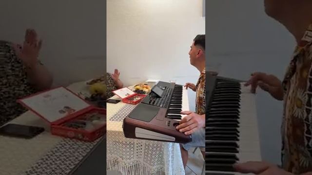 Сакит Самедов с мамой. Берегите матерей. Супер музыка смотреть онлайн