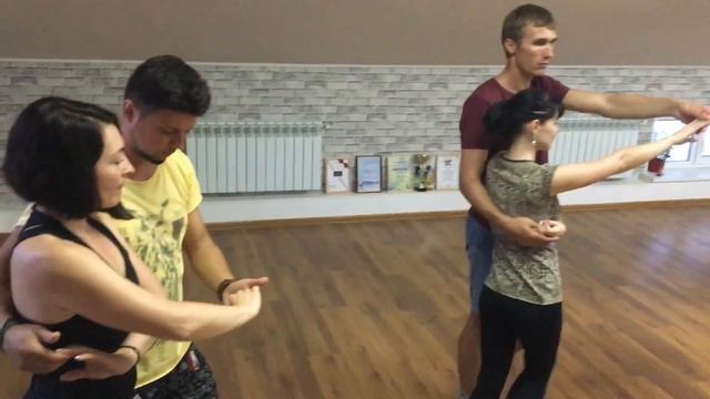 Урок в группе начинающих | Школа танцев для взрослых AC DANCE | Бачата, хастл смотреть онлайн